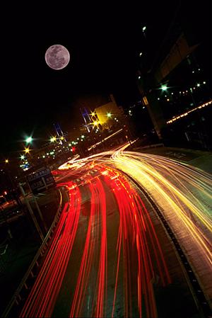 香川県高松市に位置するくるまのハヤシ高松店の中古車販売とサービスの総合案内